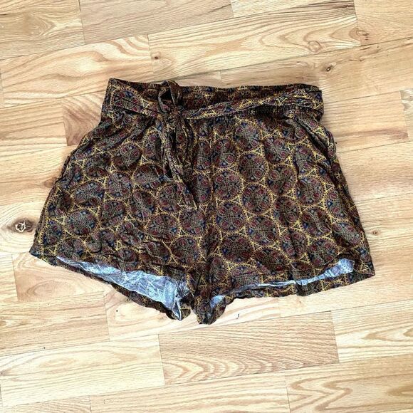 Flowy Shorts - Picture 7 of 8